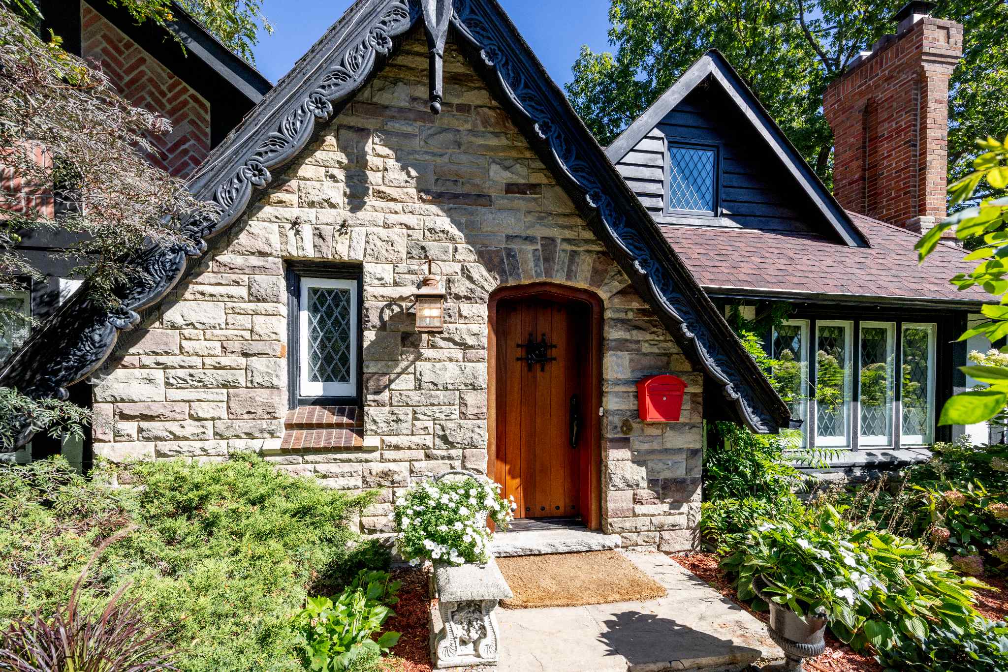 30 Sunnylea Ave W, Toronto Ontario M8Y 2J7