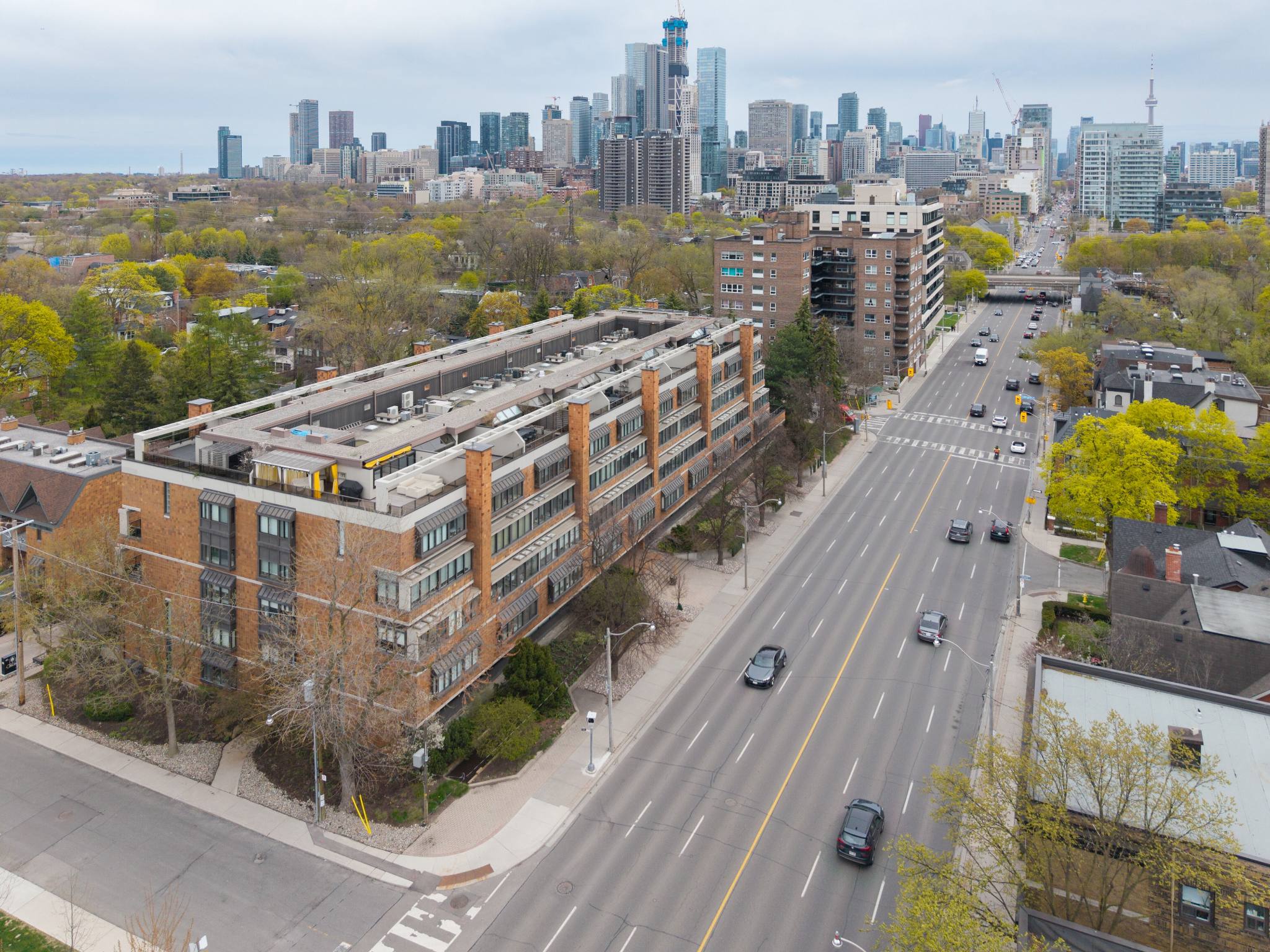 40 Oaklands Ave 203, Toronto, Ontario M4V 2Z3
