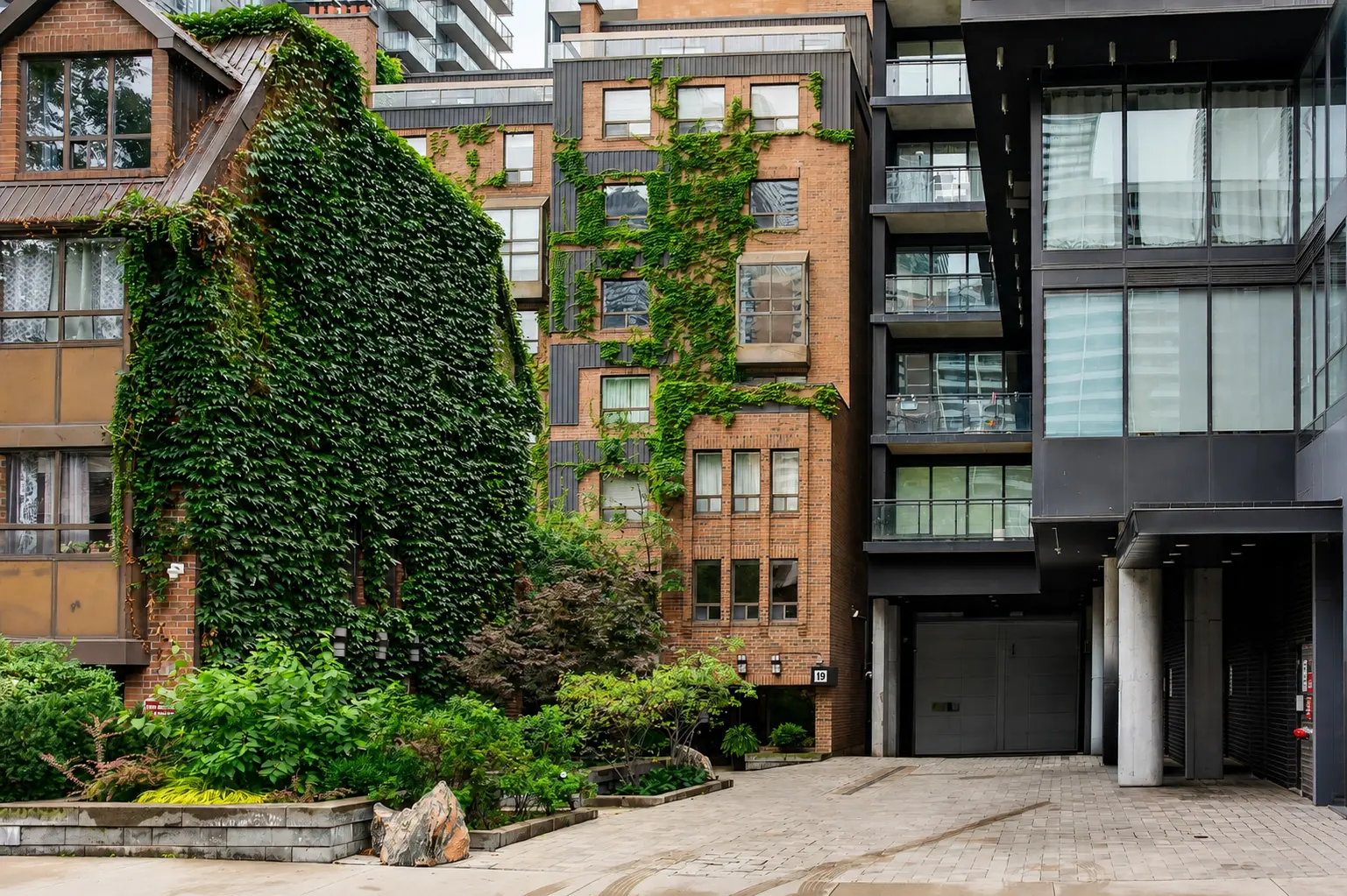 19 Dundonald St 604