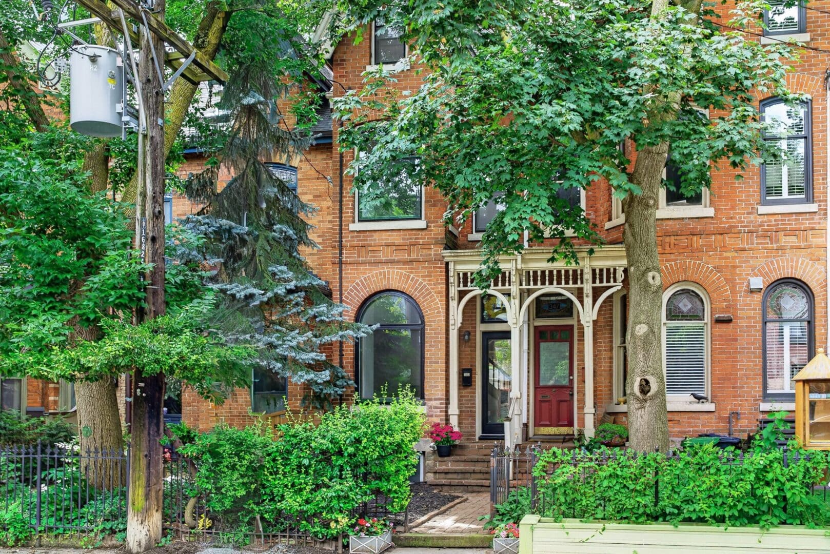 347 1/2 Wellesley St. E.
